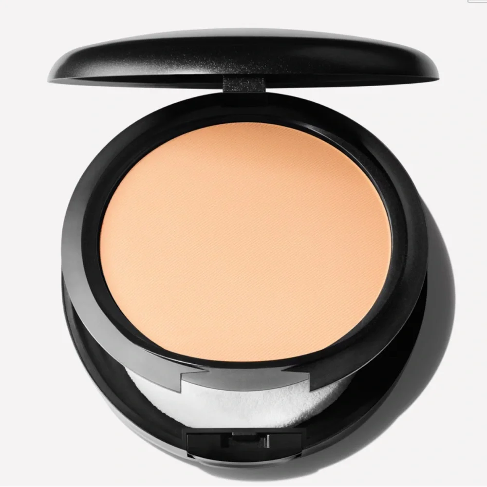 List 6 - MAC- C2 Foundation 12-hour, medium-2-full coverage,controls oil - Picture 3 of 5